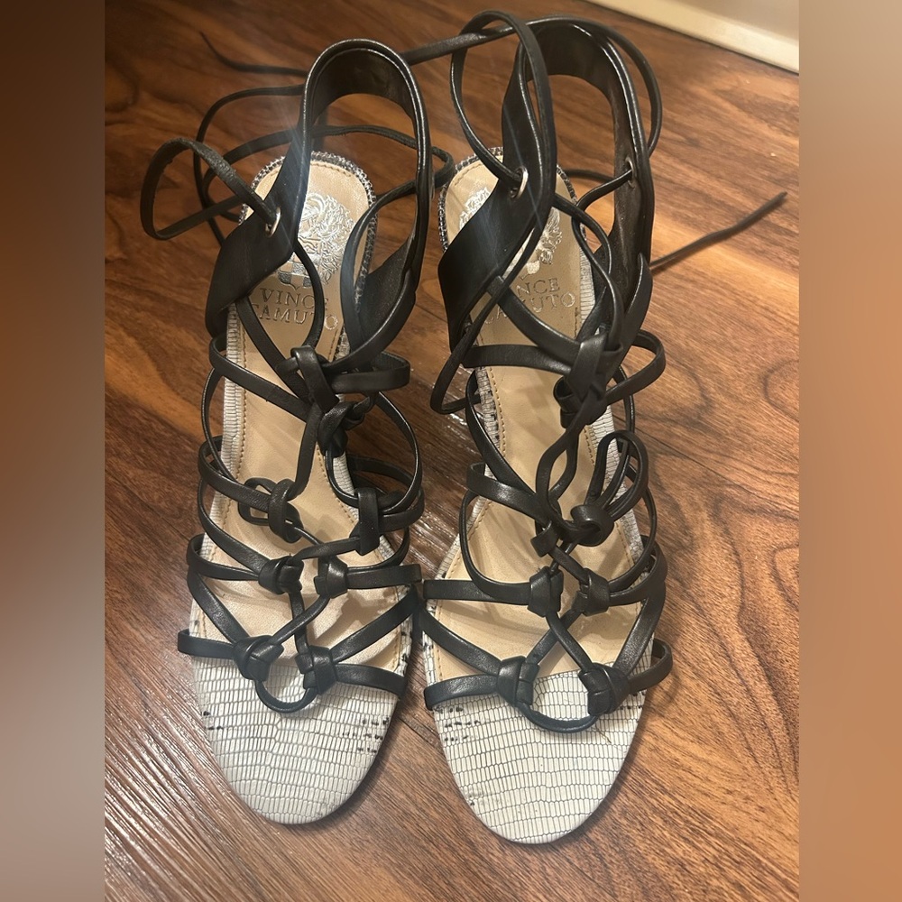 VINCE CAMUTO Sherinda Leather Upper black Shoes. One use only. Size 6.5